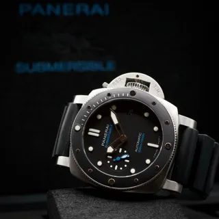 Panerai Submersible PAM 00683 42mm Stainless steel Black