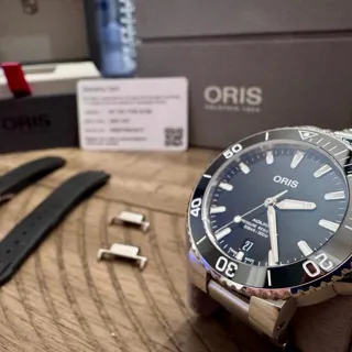 Oris Aquis Date 01 733 7732 4134-07 8 21 05PEB 39.5mm Stainless steel Black