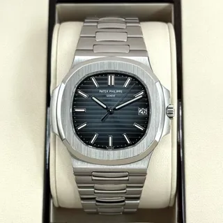 Patek Philippe Nautilus 5711/1A-010 40mm Stainless steel Blue