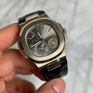 Patek Philippe Nautilus 5712G-001 ( MOON ) 40mm White gold Gray