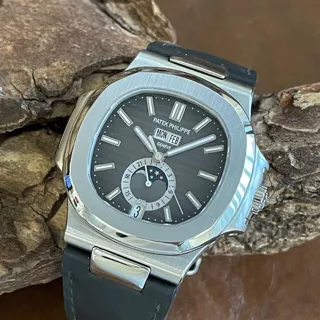 Patek Philippe Nautilus 5726A-001 40.5mm Stainless steel Black