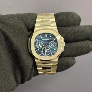 Patek Philippe Nautilus 5740/1G-001 40mm White gold Blue