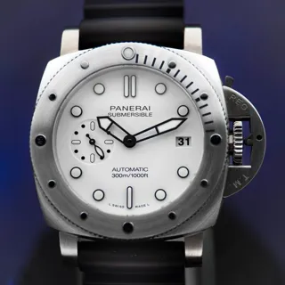 Panerai Submersible PAM 01223 42mm Stainless steel White