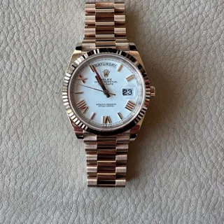 Rolex Day-Date 40 228235 40mm Rose gold White