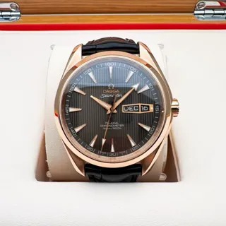 Omega Aqua Terra 231.53.43.22.06.001 43mm Red gold Gray