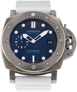 Panerai Submersible PAM 00692 47mm Stainless steel