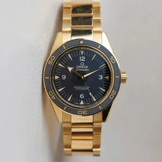 Omega Seamaster 300 233.60.41.21.01.002 41mm Yellow gold Black