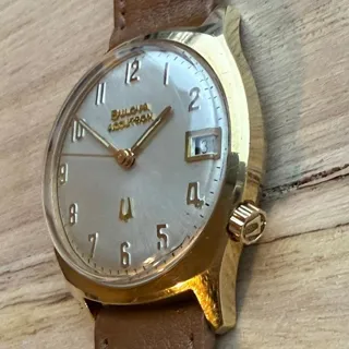 Bulova Accutron 2181 33.5mm Yellow gold