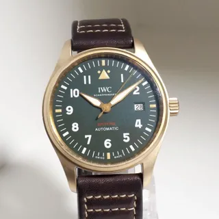 IWC Pilot IW3268 39mm Ceramic Green