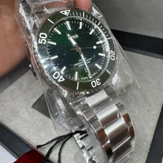 Oris Aquis Date 01 733 7766 4157-07 8 22 05PEB 41.5mm Stainless steel Green