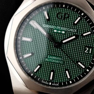 Girard-Perregaux Laureato 81010-11-3153- 42mm Stainless steel Green