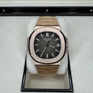 Patek Philippe Nautilus 5711/1R-001 40mm Rose gold Brown