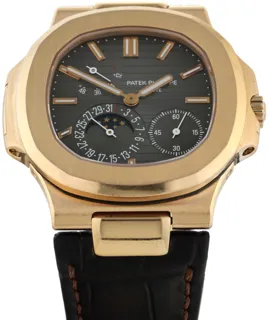 Patek Philippe Nautilus 5712R-001 40mm Rose gold Brown