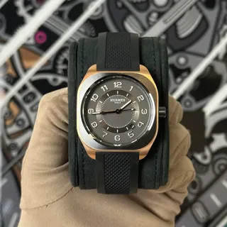 Hermès H08 W060124WW00 39mm Rose gold Black