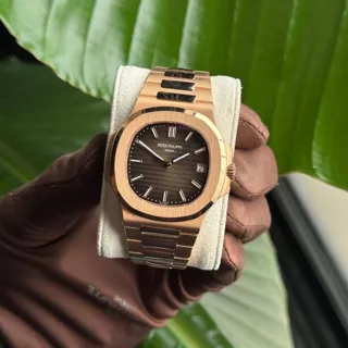 Patek Philippe Nautilus 5711/1R-001 40mm Rose gold Brown