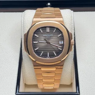 Patek Philippe Nautilus 5711/1R-001 40mm Rose gold Brown