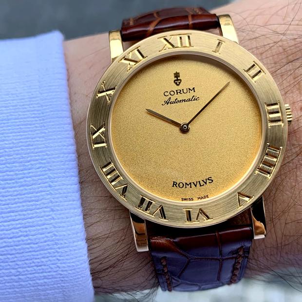 Corum Romvlvs 58.701.56 Yellow gold Golden 2001 | Dealer | EveryWatch