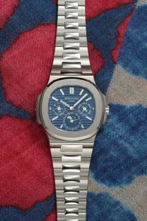 Patek Philippe Nautilus 5740/1G-001 White gold Blue