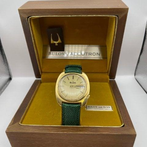 Bulova Accutron 35.5mm Yellow gold Gold