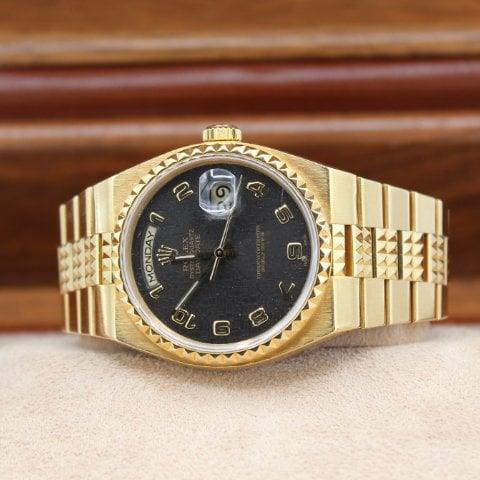 Rolex Day-Date Oysterquartz 19028 36mm Yellow gold Black